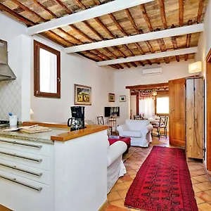 Apartment Lungaretta 97, Rome